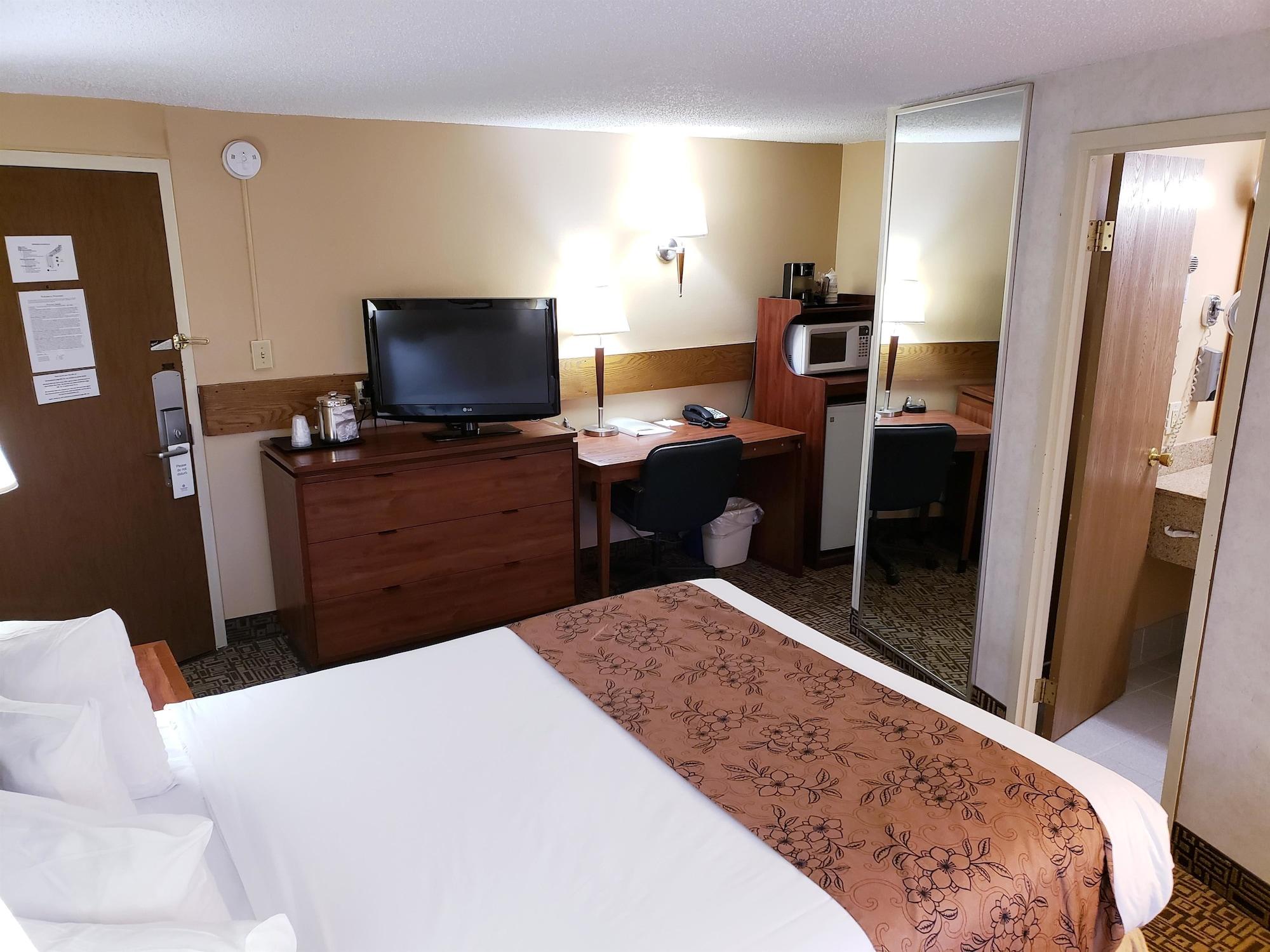Surestay Plus Hotel By Best Western Блэк-Ривер-Фолс Экстерьер фото