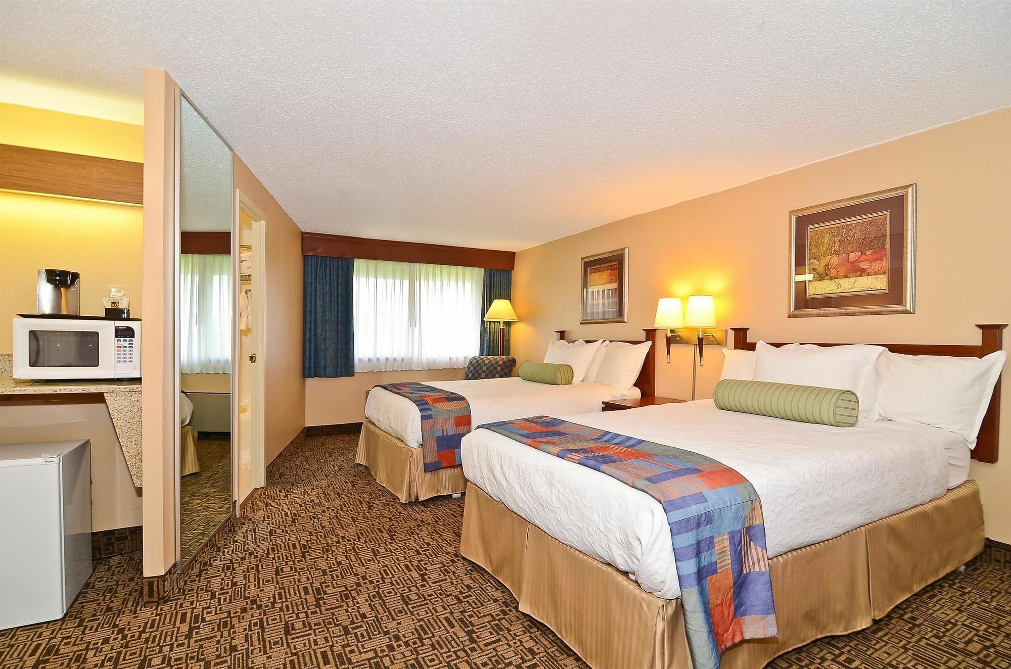 Surestay Plus Hotel By Best Western Блэк-Ривер-Фолс Экстерьер фото