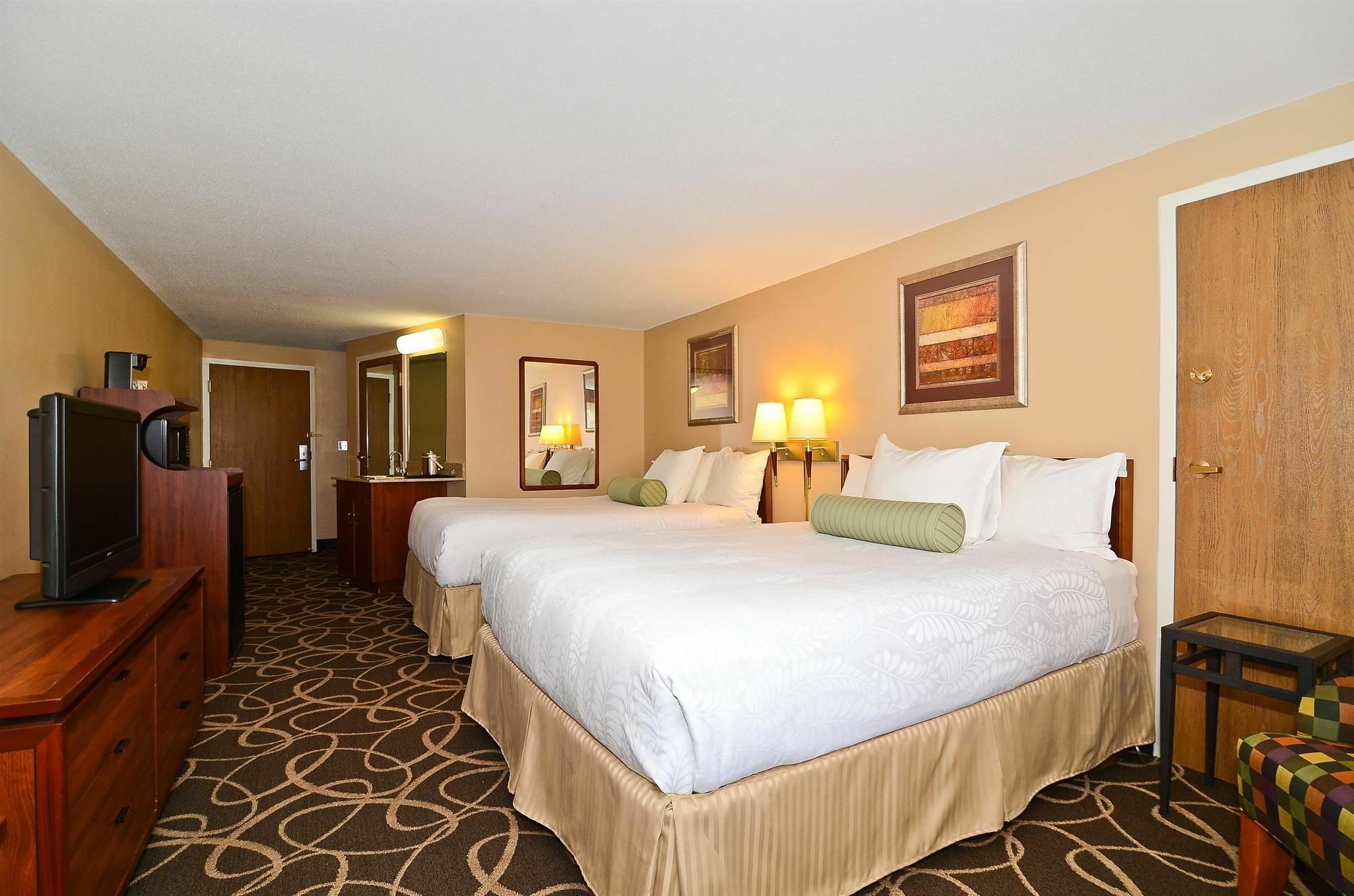 Surestay Plus Hotel By Best Western Блэк-Ривер-Фолс Экстерьер фото