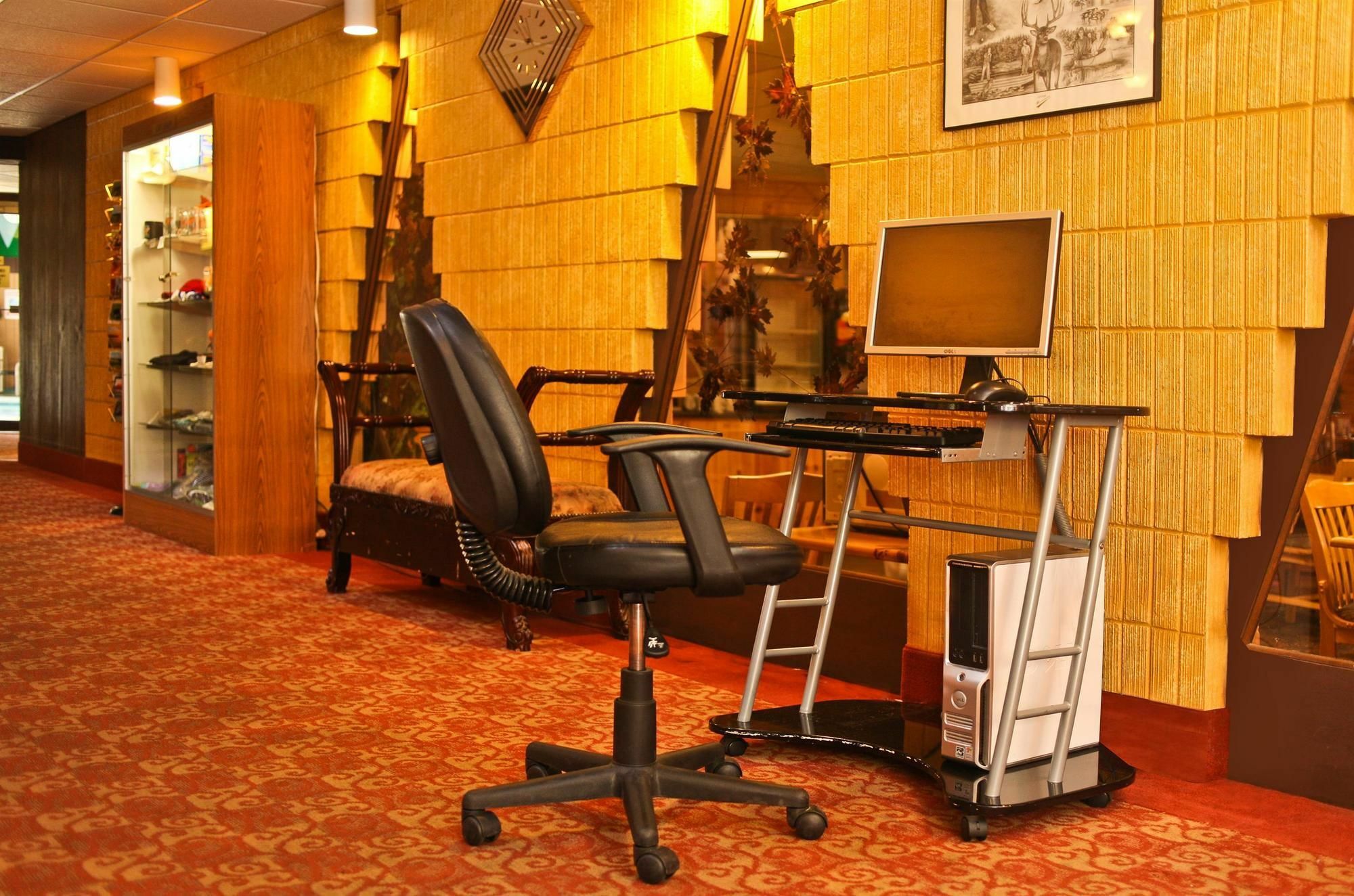 Surestay Plus Hotel By Best Western Блэк-Ривер-Фолс Экстерьер фото