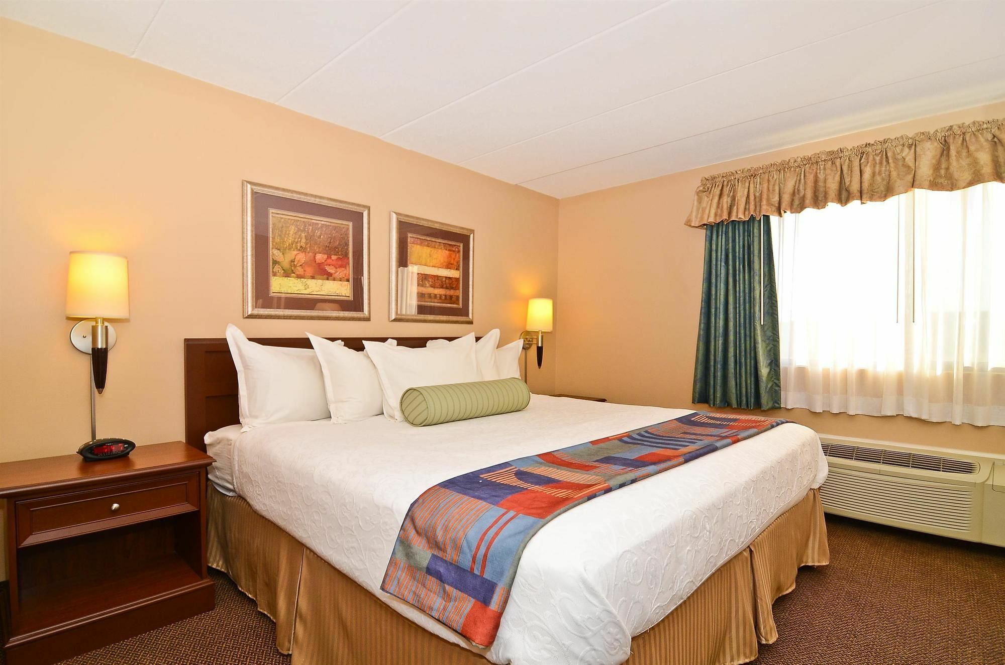 Surestay Plus Hotel By Best Western Блэк-Ривер-Фолс Экстерьер фото