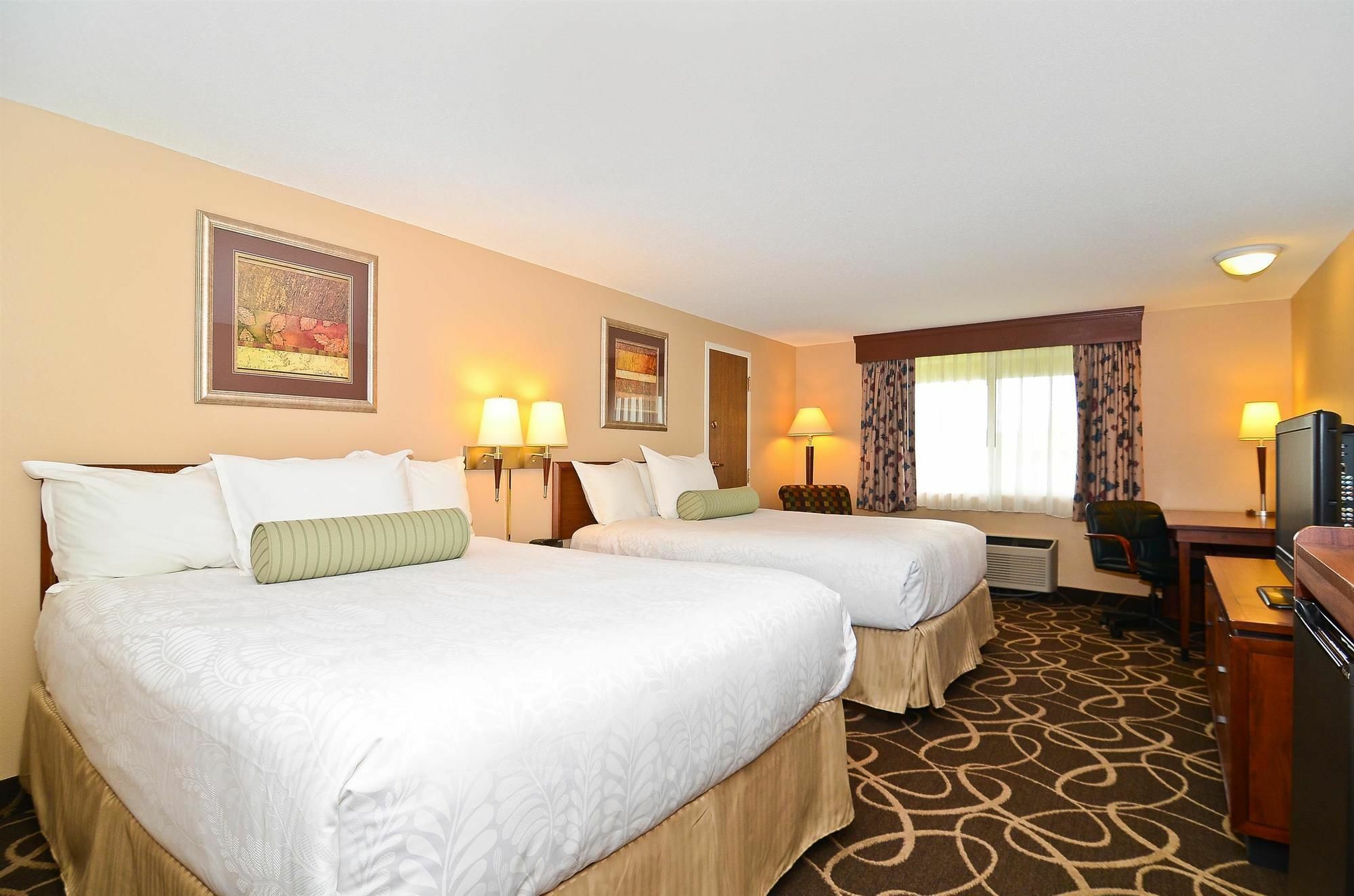 Surestay Plus Hotel By Best Western Блэк-Ривер-Фолс Экстерьер фото